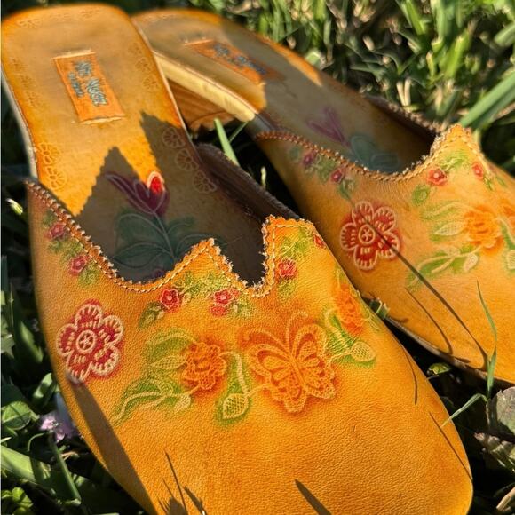 Miz Mooz Tooled Hand-Painted Leather Mules Boho Slip-On Round Toe EU 38 / 7.5–8 - Picture 13 of 16